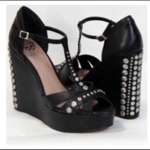 Vince Camuto Simonas Wedge Sandal